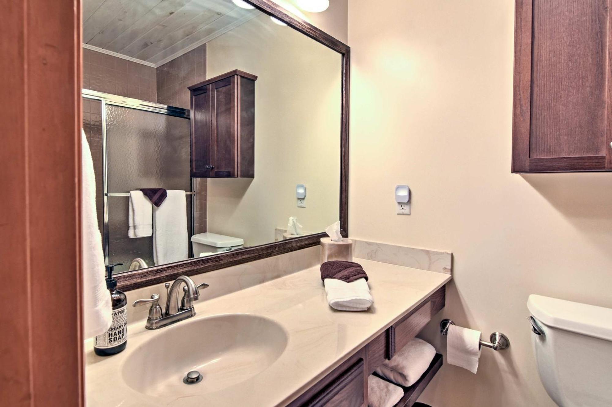 Beech Mountain Condo With Balcony, Walk To Resort! Екстериор снимка